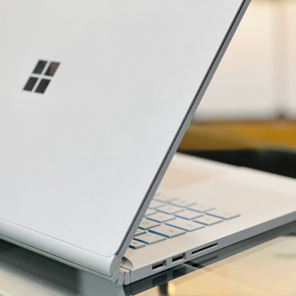 مشخصات، قیمت و خرید لپ تاپ استوک 13.5 اینچی مایکروسافت مدل Microsoft Surface Book 2 i7 8650U 8GB 256GB NVIDIA GTX 1050