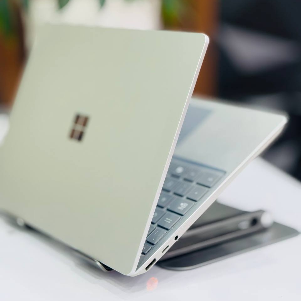 مشخصات، قیمت و خرید لپ تاپ استوک 12.4 اینچی مایکروسافت مدل Microsoft Surface Laptop Go i5 1035G1 16GB 512GB Intel UHD