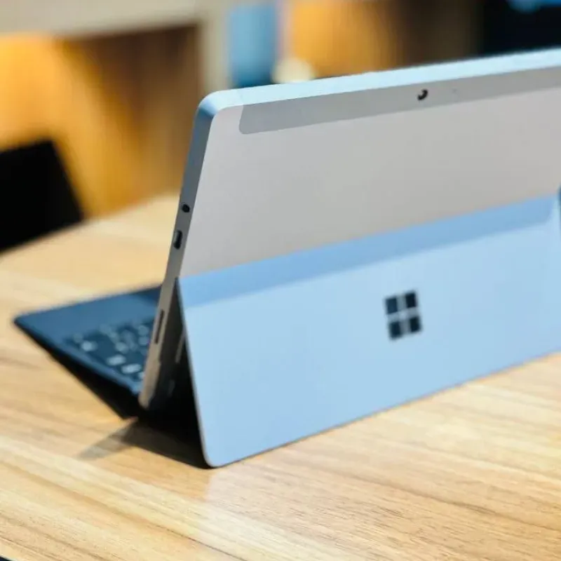 مشخصات، قیمت و خرید لپ تاپ استوک 10.5 اینچی مایکروسافت مدل Microsoft Surface Go 2 M3 8100Y 8GB 128GB Intel UHD