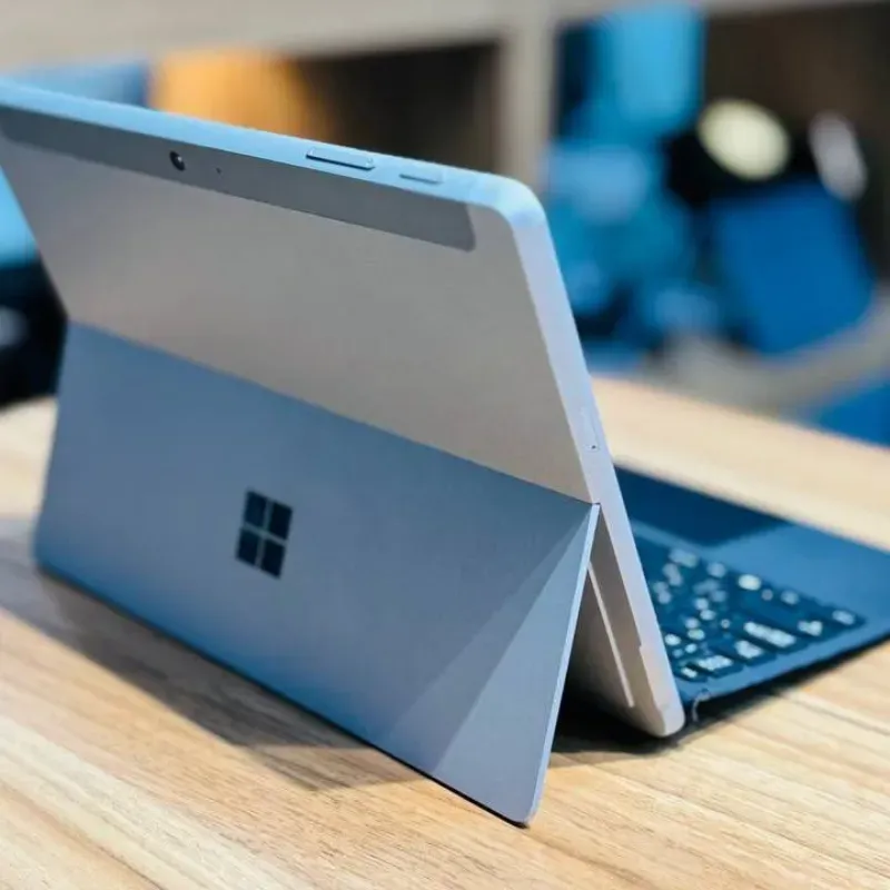 مشخصات، قیمت و خرید لپ تاپ استوک 10.5 اینچی مایکروسافت مدل Microsoft Surface Go 2 M3 8100Y 8GB 128GB Intel UHD