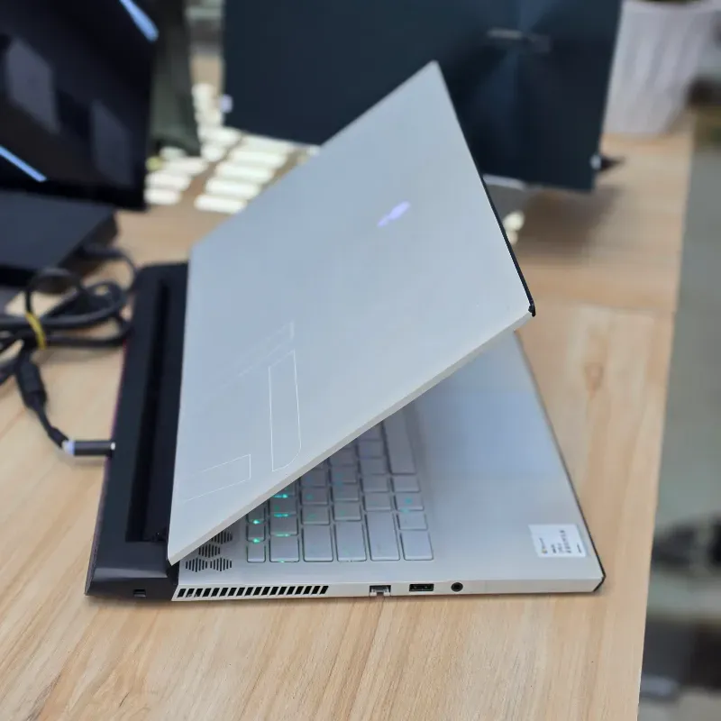 مشخصات، قیمت و خرید لپ تاپ استوک 17.3 اینچی دل مدل Dell Alienware m17 R2 i7 9750H 16GB 512GB GTX 1660Ti
